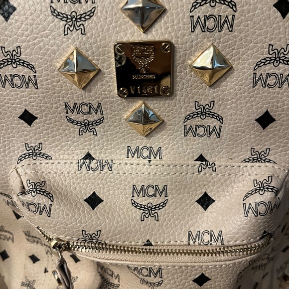 Faux MCM backpack - Picture 6 of 6